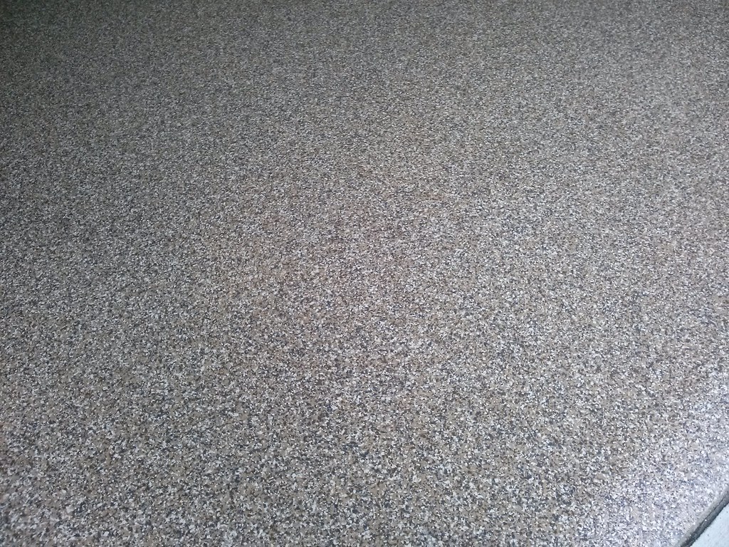 Polyaspartic flake garage at an Irving, TX home